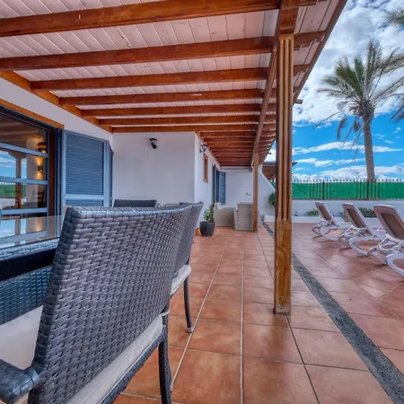 Arena Blanca With Private Pool And Bbq By Lanzarote 플라야블랑카
