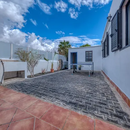 Arena Blanca With Private Pool And Bbq By Lanzarote Feriehus *