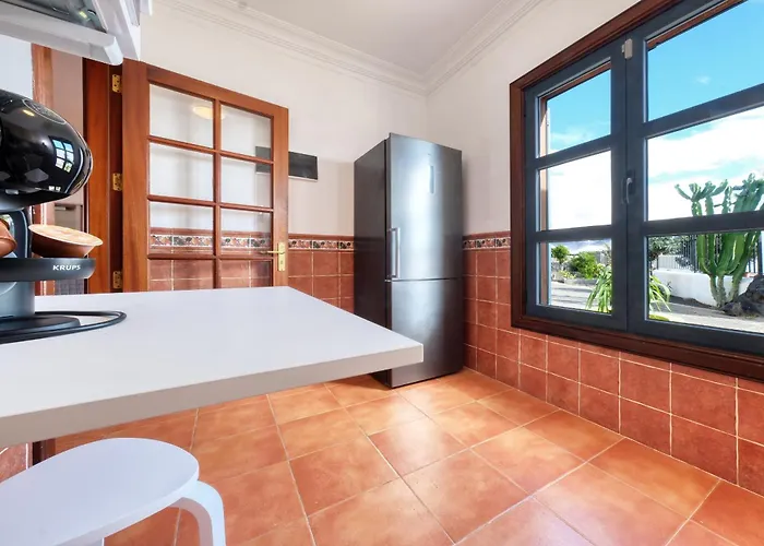 Arena Blanca With Private Pool And Bbq By Lanzarote 플라야블랑카