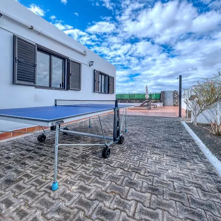 Arena Blanca With Private Pool And Bbq By Lanzarote 플라야블랑카
